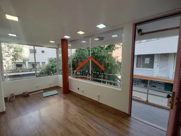 Sobreloja com Vitrine para Rua Augusta - Excelente Ponto Comercial!