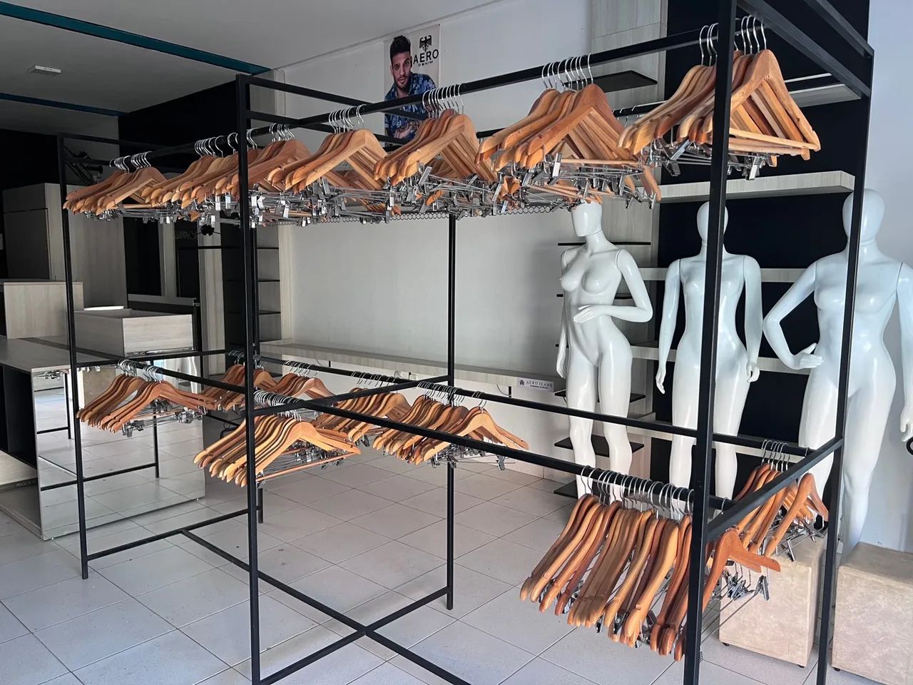 Cabides para loja de roupas