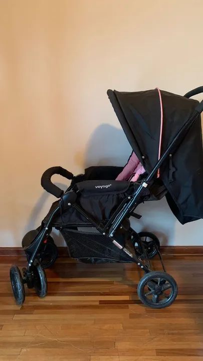 Carrinho de Bebê Reversível Voyage Rosa e Preto - Foto 6