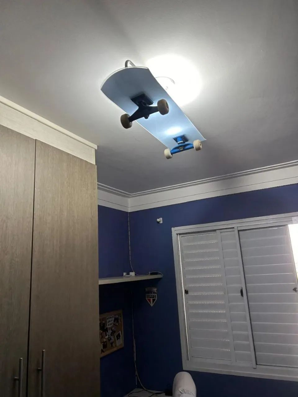 Luminária de Skate - Iluminação Criativa e Moderna