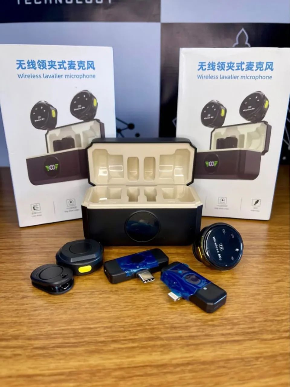 ? Microfone de Lapela Basix com duplo conector Tipo C e Lightning, gravação dupla.