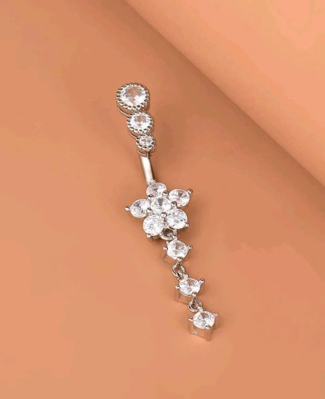 Piercing de umbigo com Pingente de Flor com Pedra de Zircônia  - Foto 3