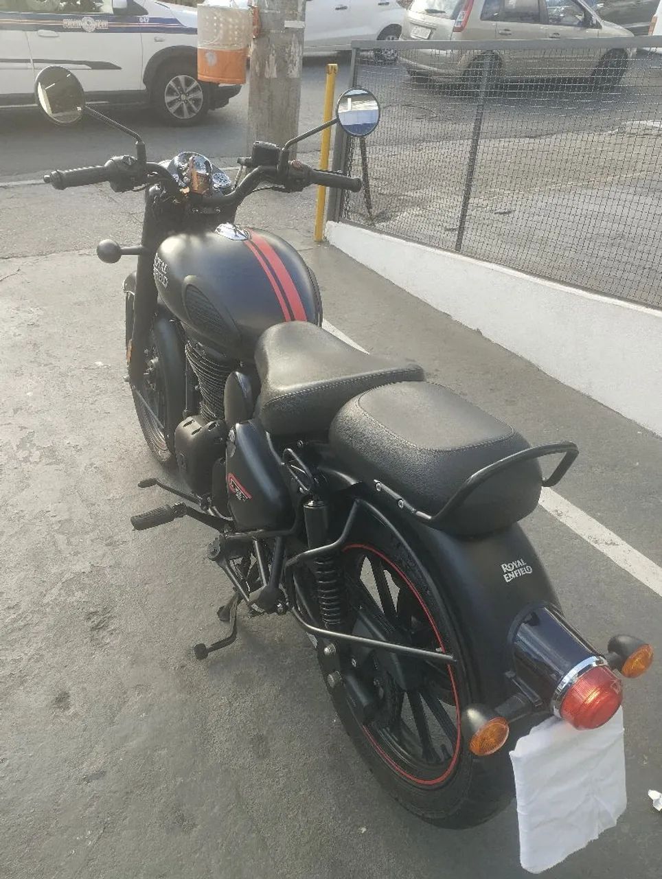 Royal Enfield Classic Dark 350 / Ano 2025 / Garantia de Fábrica  - Foto 5