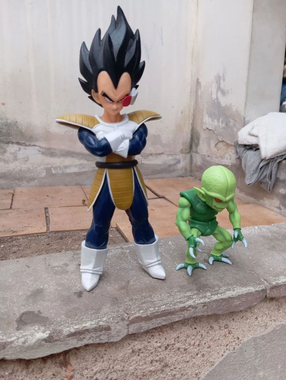 Dragon Ball Figura boneco Vegeta Scouter e saibaman - Foto 2