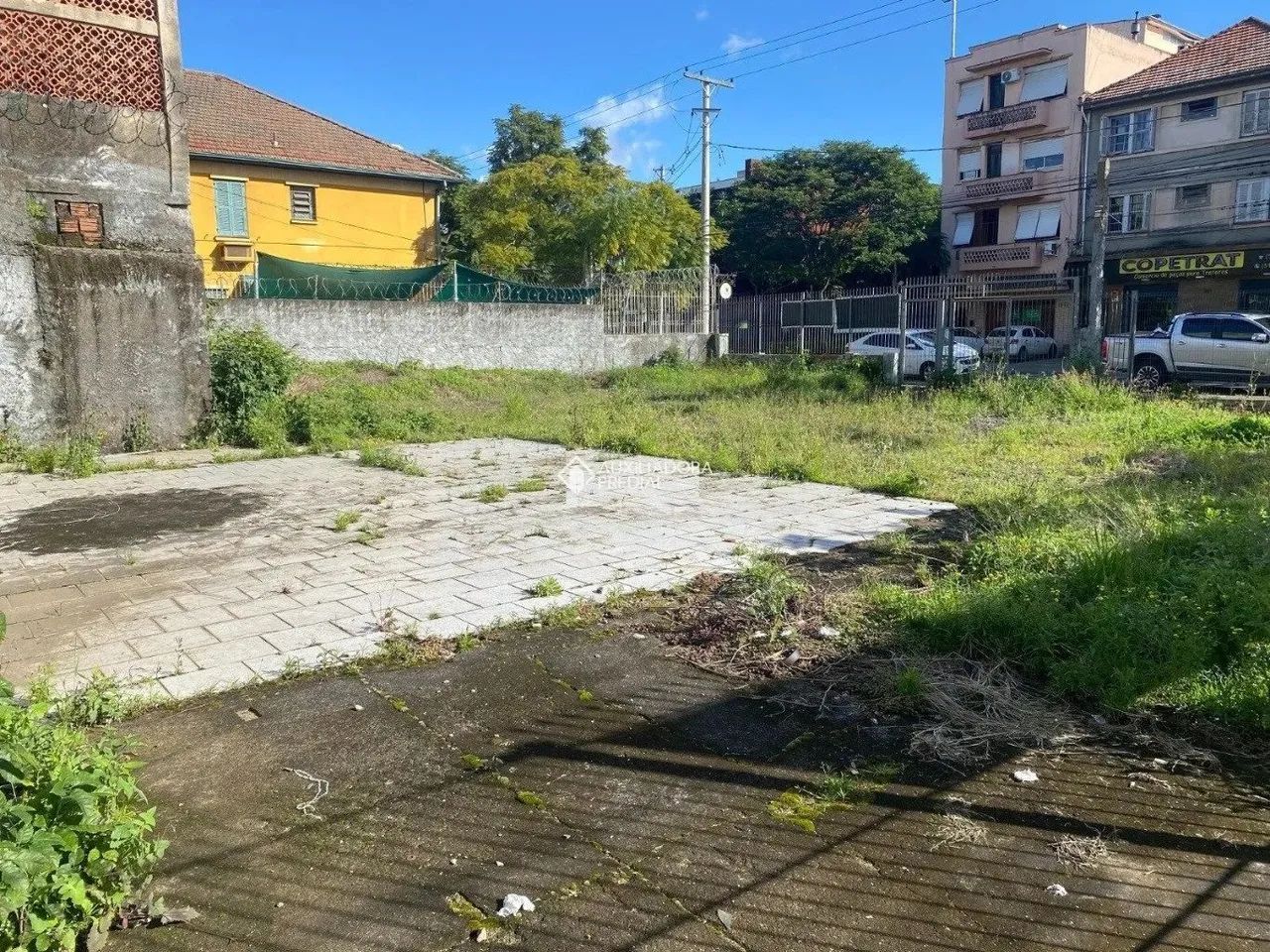 ÓTIMO TERRENO DE ESQUINA, PLANO, CERCADO, PERFEITO PARA COMÉRCIO - Foto 2