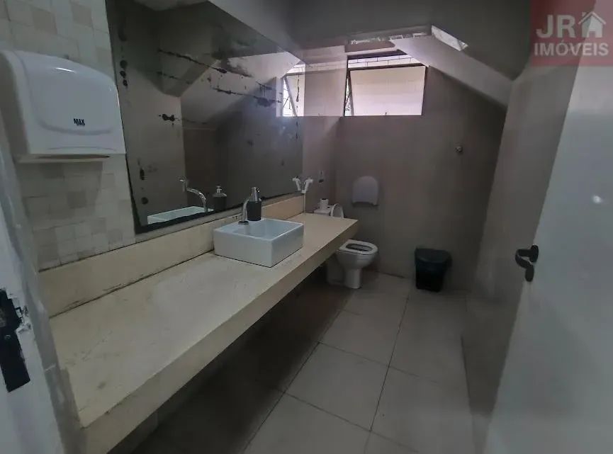 Imóvel para aluguel possui 400 metros quadrados com 14 quartos - Foto 12