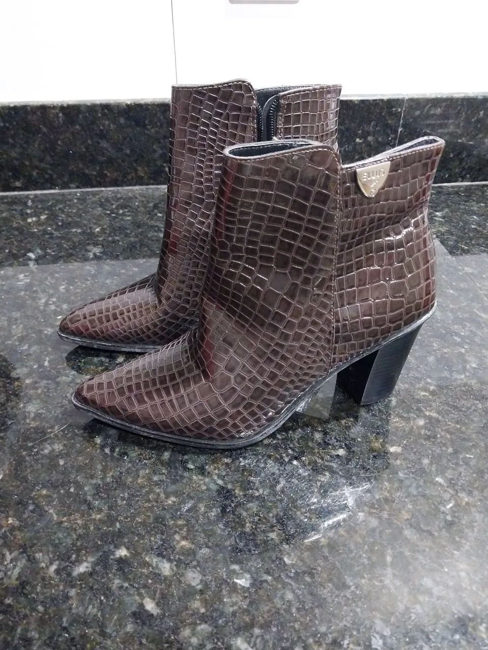 Botas de Couro Marrom