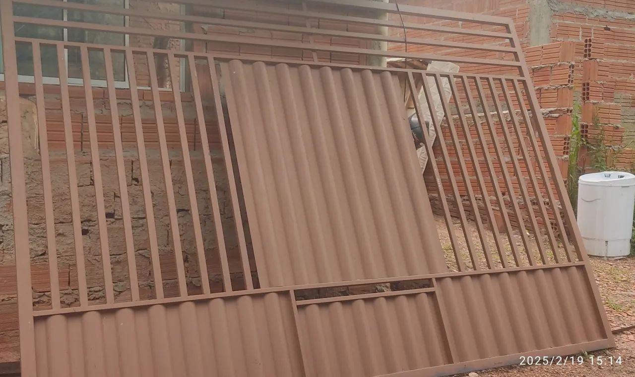 Portão de Ferro completo com as rodinhas trilhos e batedor  - Foto 2