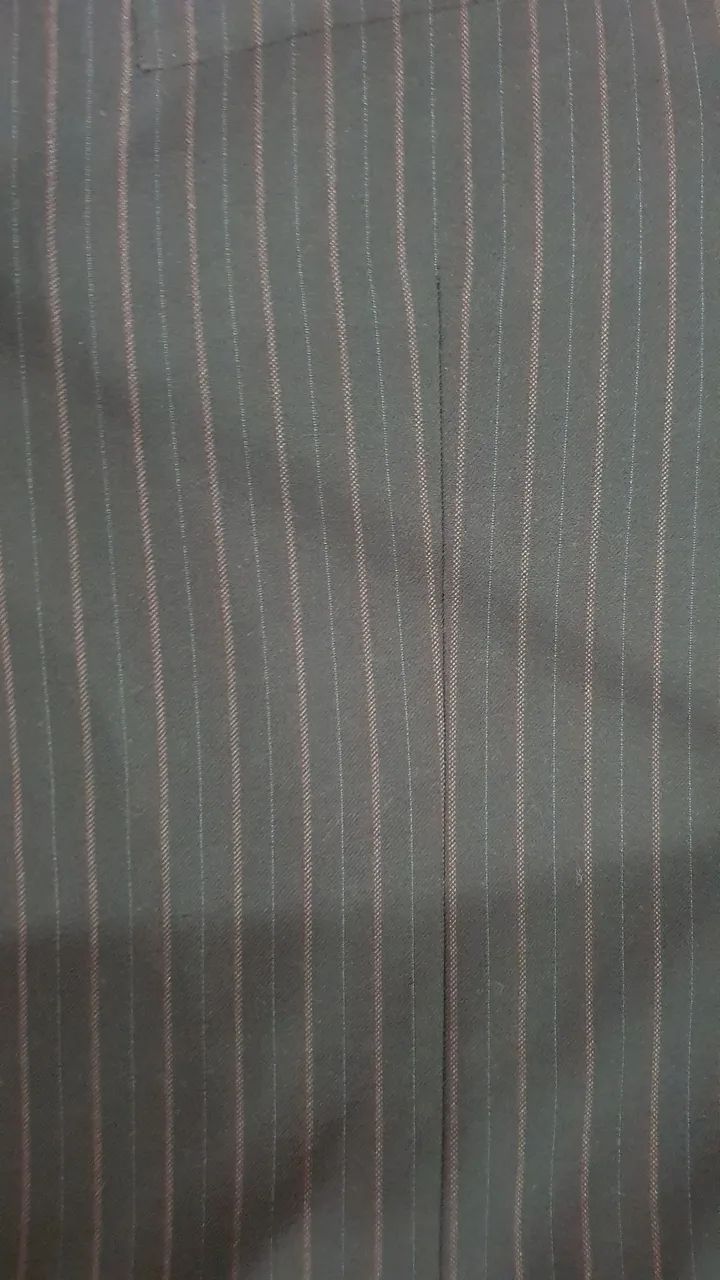 Terno Risca de Giz Preto Tamanho 48 - Elegante e Conservado - Asa Sul Brasília - Foto 4