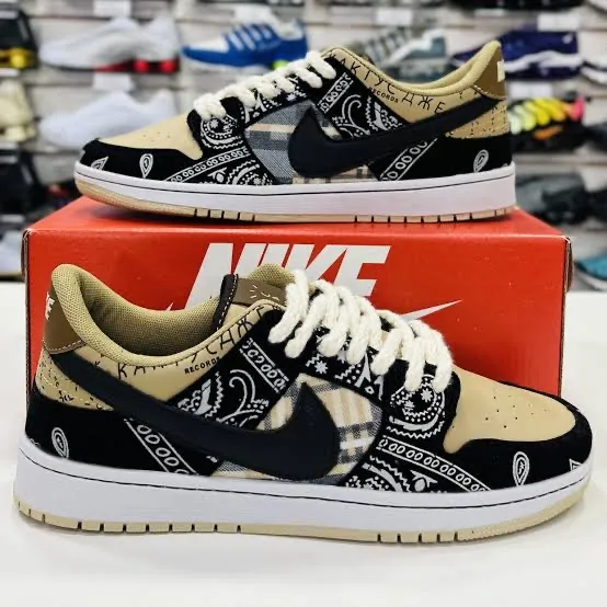 Nike Dunk Low Travis Scott Paisley