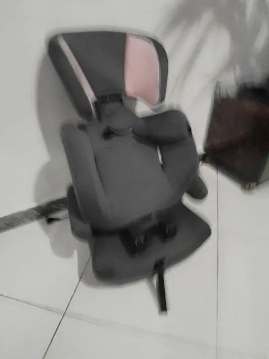 Cadeira de bebê semi nova 