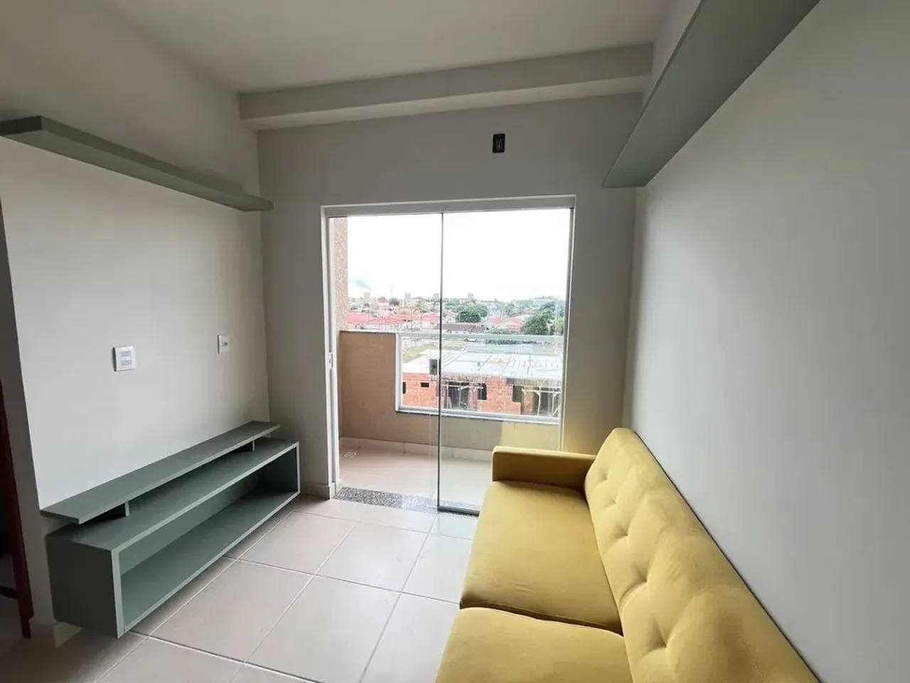 ALUGA APARTAMENTO EM CONDOMÍNIO FECHADO COM PISCINA