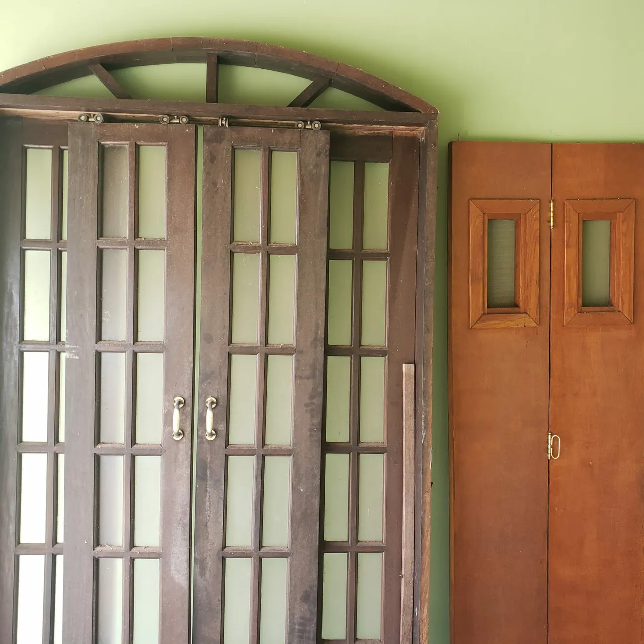 ALGUM INTERESSADO EM NEGOCIAR? - Portal de IPÊ, Estilo Colonial e porta articulada