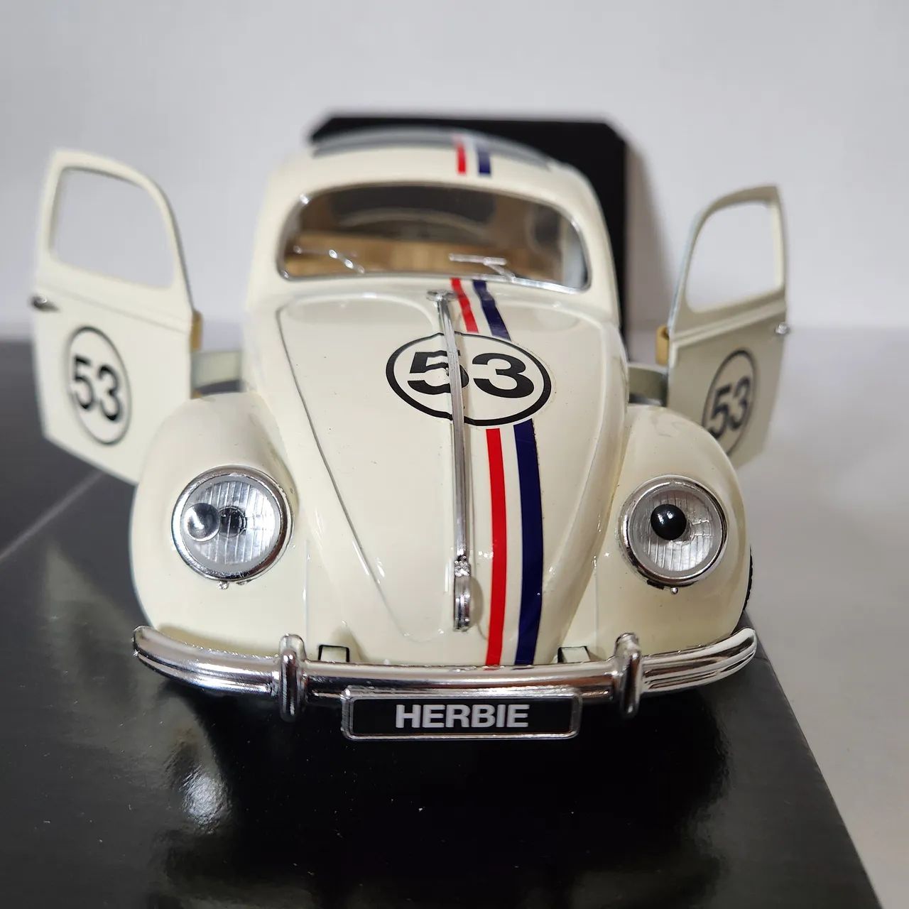 FUSCA MINIATURA SOLIDO PRESTIGE HERBIE 1/18 - Foto 3