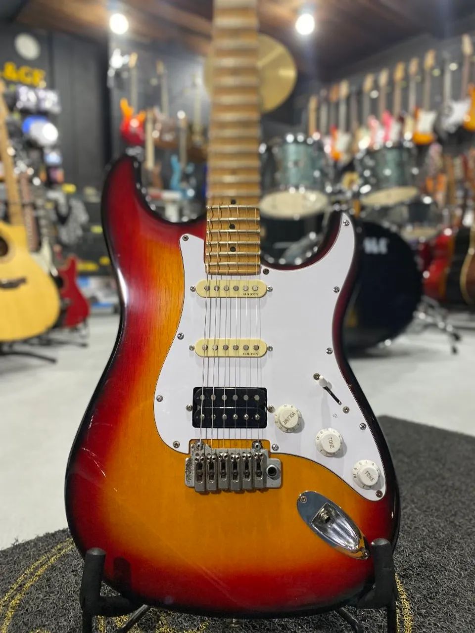 Guitarra Tagíma T635 escalopada - Foto 3