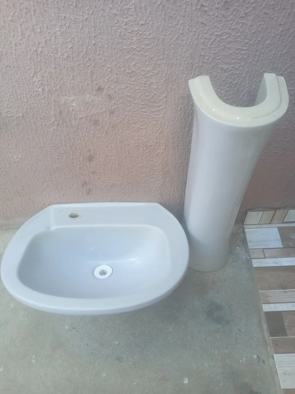 Lavabo de cerâmica completo