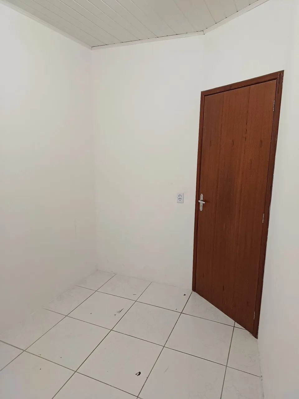 Quarto para alugar sem mobilia(Para estudantes/solteiro)