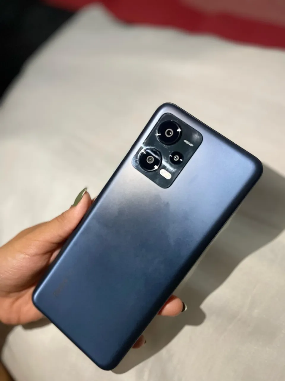 Celular seminovo, em ótimo estado de conservação, acompanha caixa e carregador