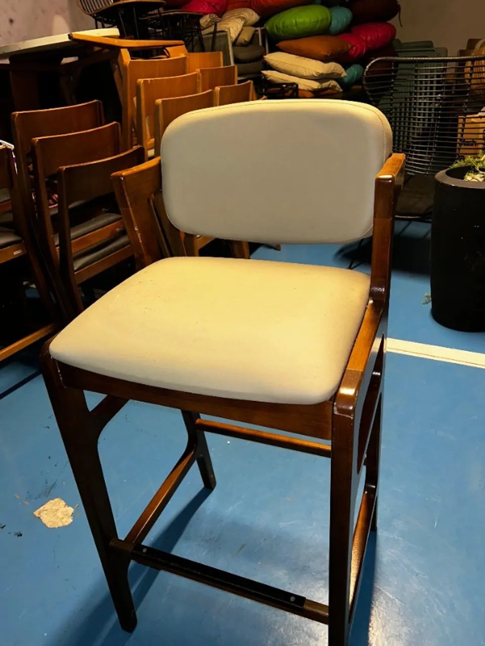 2 - Banqueta Alta Bar Cozinha - Bege    (R$622,71 cada)64307305635586120