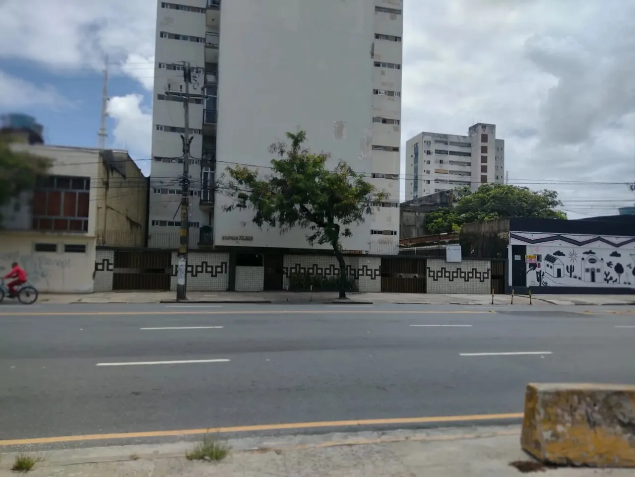 ALUGO ÓTIMO APARTAMENTO COM 3 QUARTOS NO BAIRRO DA BOA VISTA / RECIFE