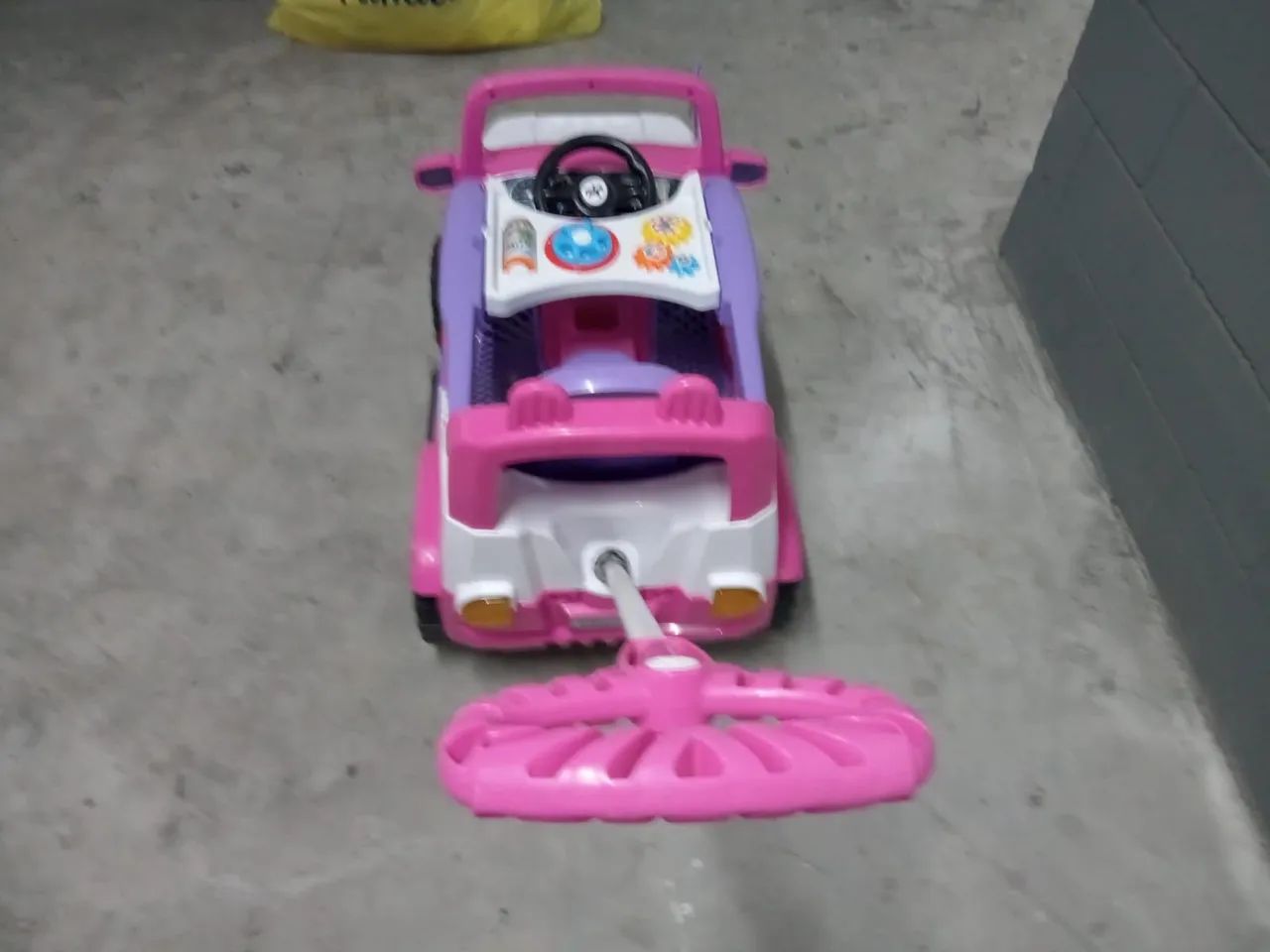 Carro Infantil com Empurrador - Foto 2