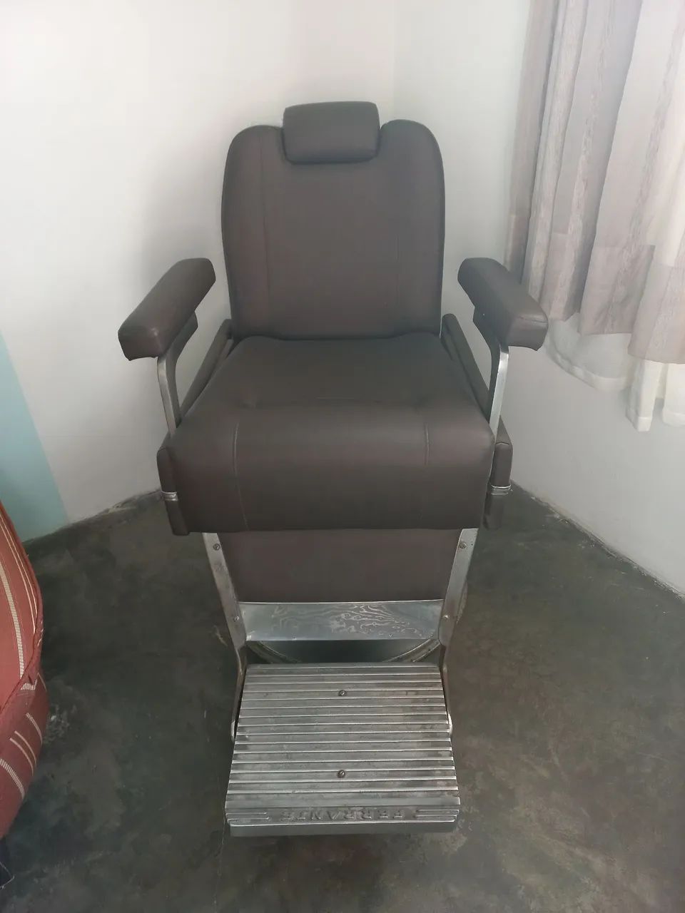 Cadeira para sobrancelhas