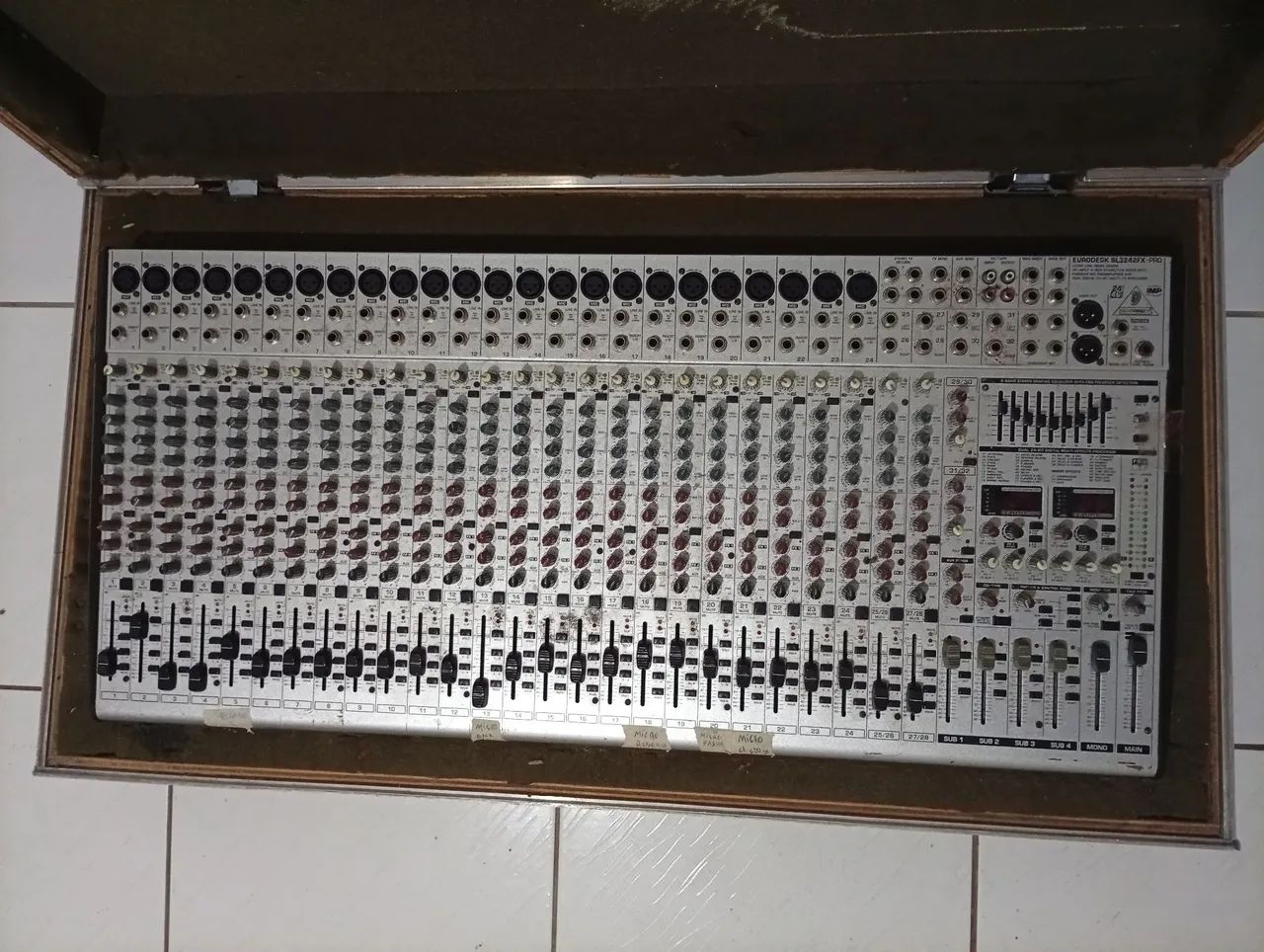Mesa de som