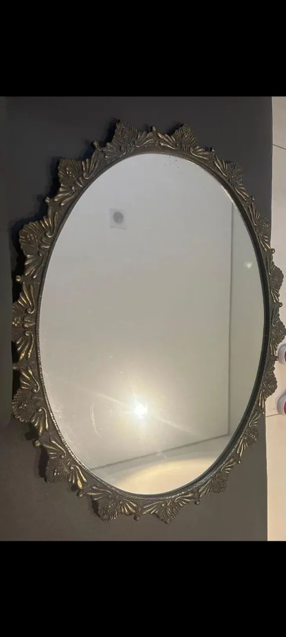  Espelho Decorativo com moldura metálica 