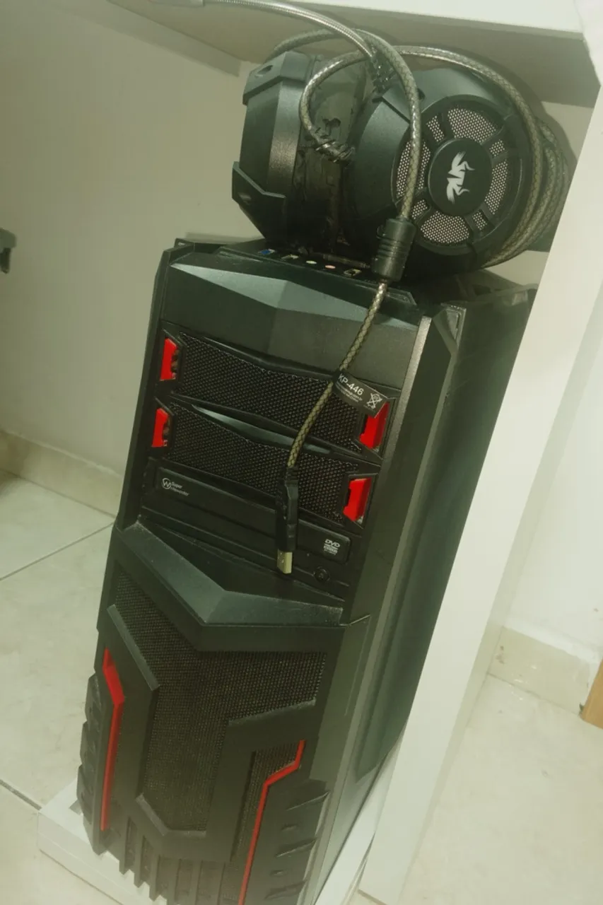 PC Gamer RGB - com Headset, Monitor e Teclado.