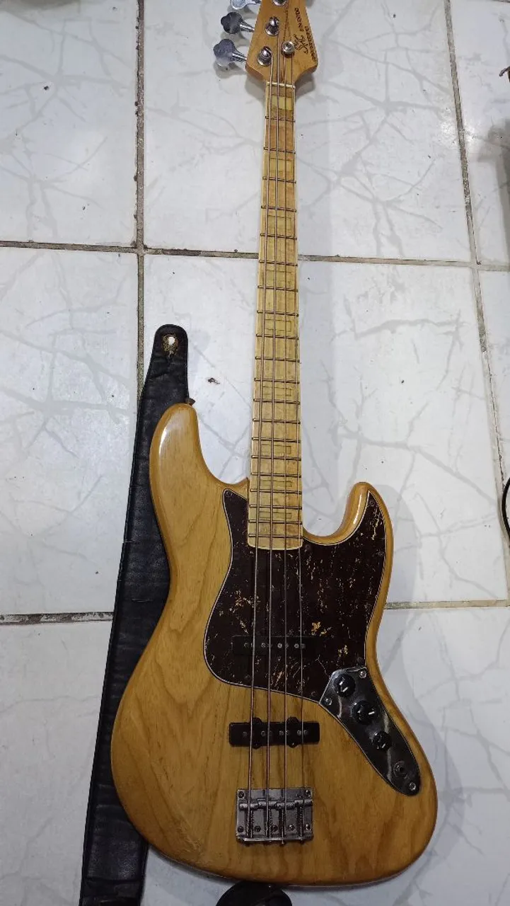 Baixo Elétrico SX Bass