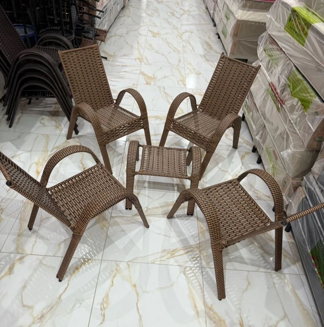 Conjunto de Móveis para Área Externa - 4 Cadeiras e Mesa - Foto 4