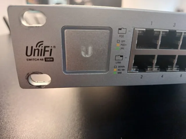 Switch Unifi US 48 500w 48 Portas Poe Gigabit 4 Portas Sfp Ubiquiti