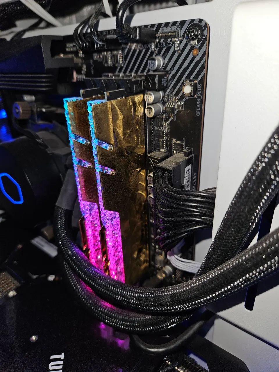 KIT Ryzen 9 5900x + placa mãe x570 Aorus Pro + 32gb ram CL 14 14 14 - Foto 2