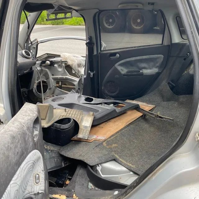 Ford Fiesta Sedan - veículo para sucata, completo ar e direção. - Foto 9