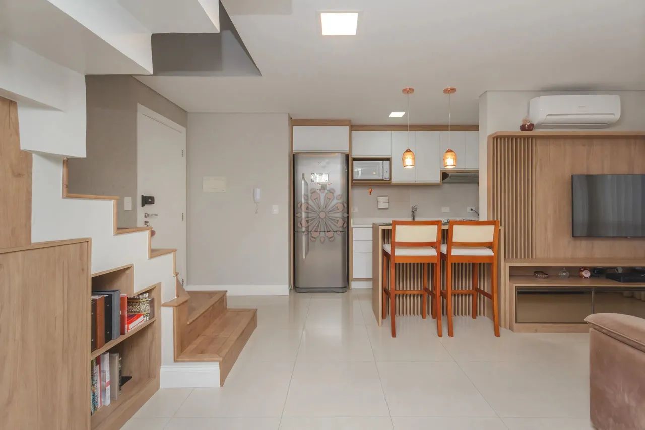 Cobertura Duplex em Santa Felicidade, semi mobiliada, condomínio clube - Foto 4