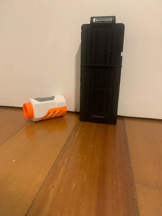 Silenciador e cartucho para Nerf.