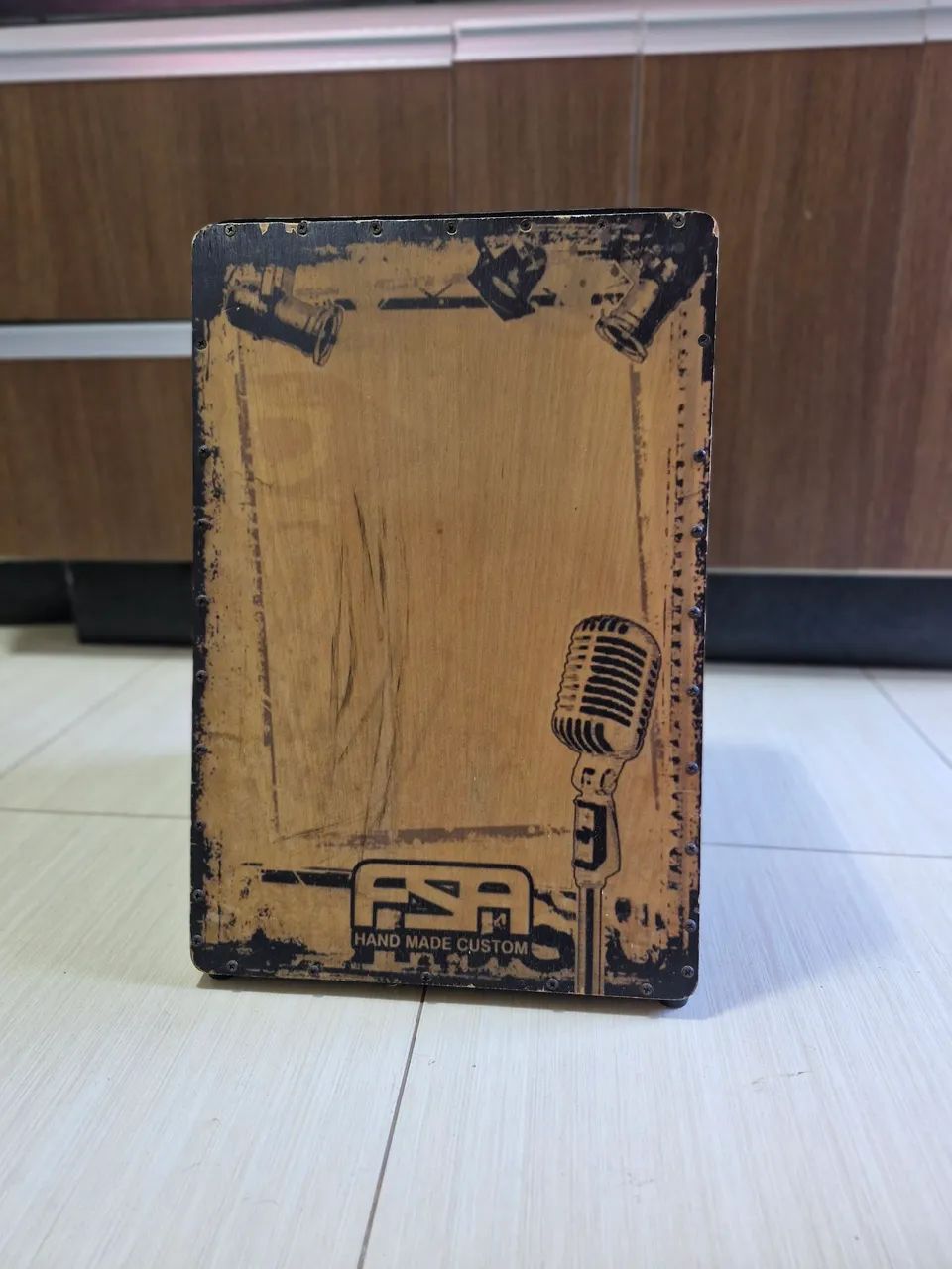 Cajon com 2 suportes para instrumentos - Foto 2