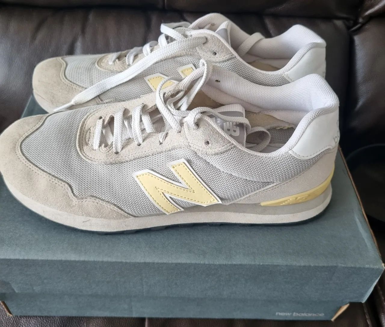 Tênis New Balance 515 - Cinza com Detalhes Amarelos