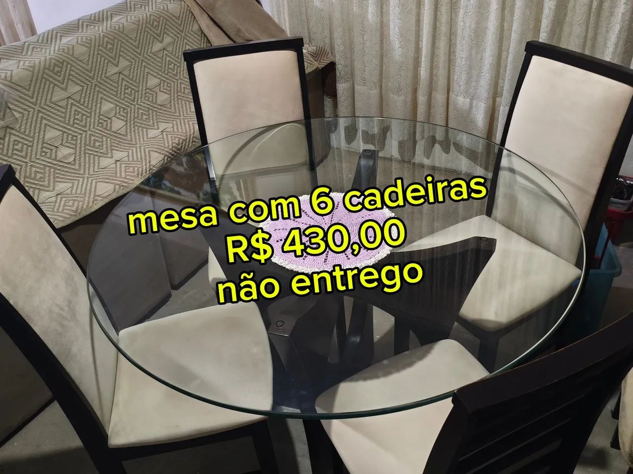 Mesa com 6 cadeiras 