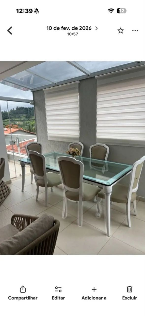 Mesa de vidro com 8 cadeiras 