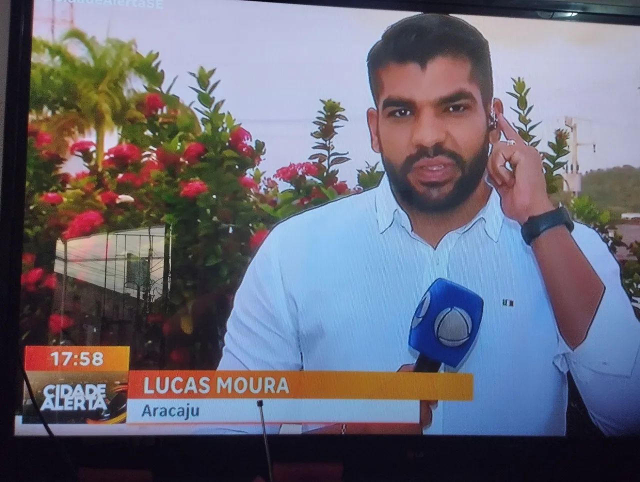 Uma TV Samsung 50polegada de plasma com controle e base  - Foto 2