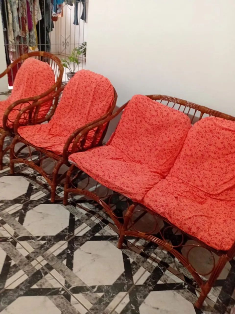 Vende-se um jogo de sala de Cipó com 4 cadeiras.