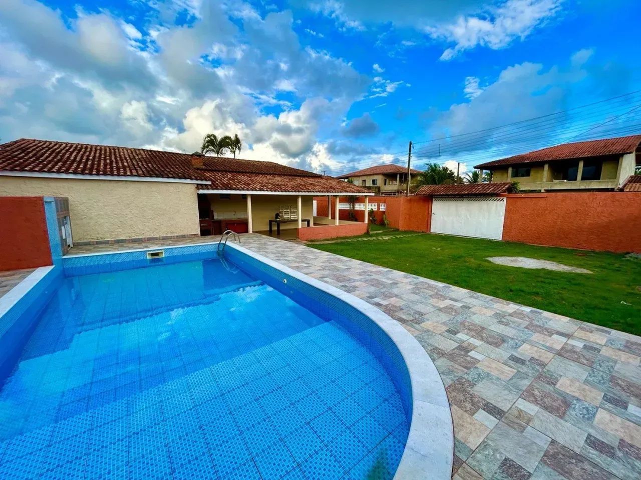 Chácara com 4 quartos e piscina em Itanhaém - R$ 750.000,00.