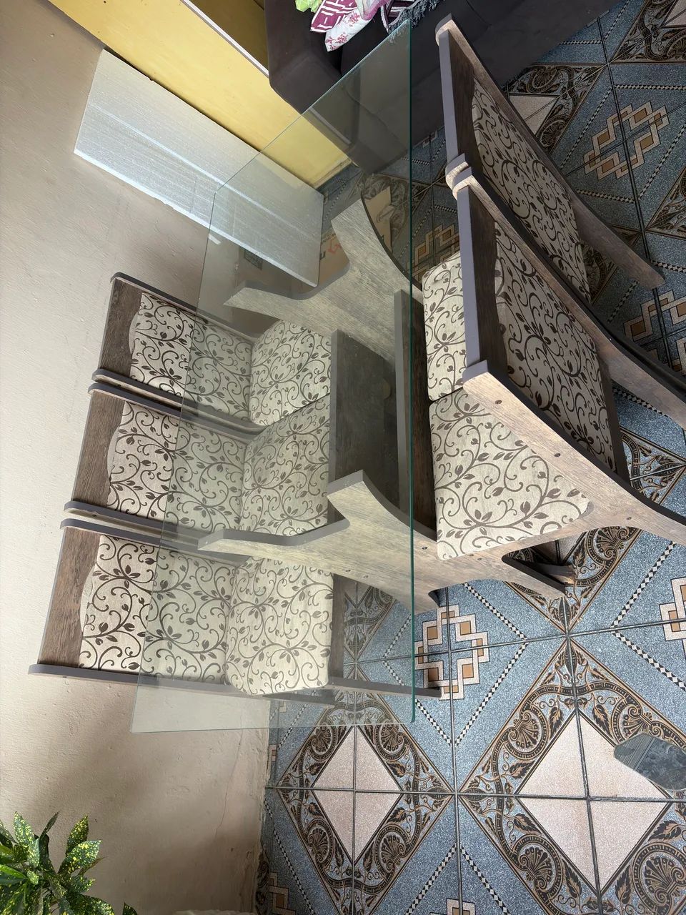 Mesa de vidro, 6 lugares, acompanha 5 cadeiras - Foto 2