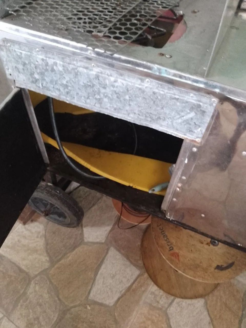 Carrinho de espetinho e batata frita  - Foto 4