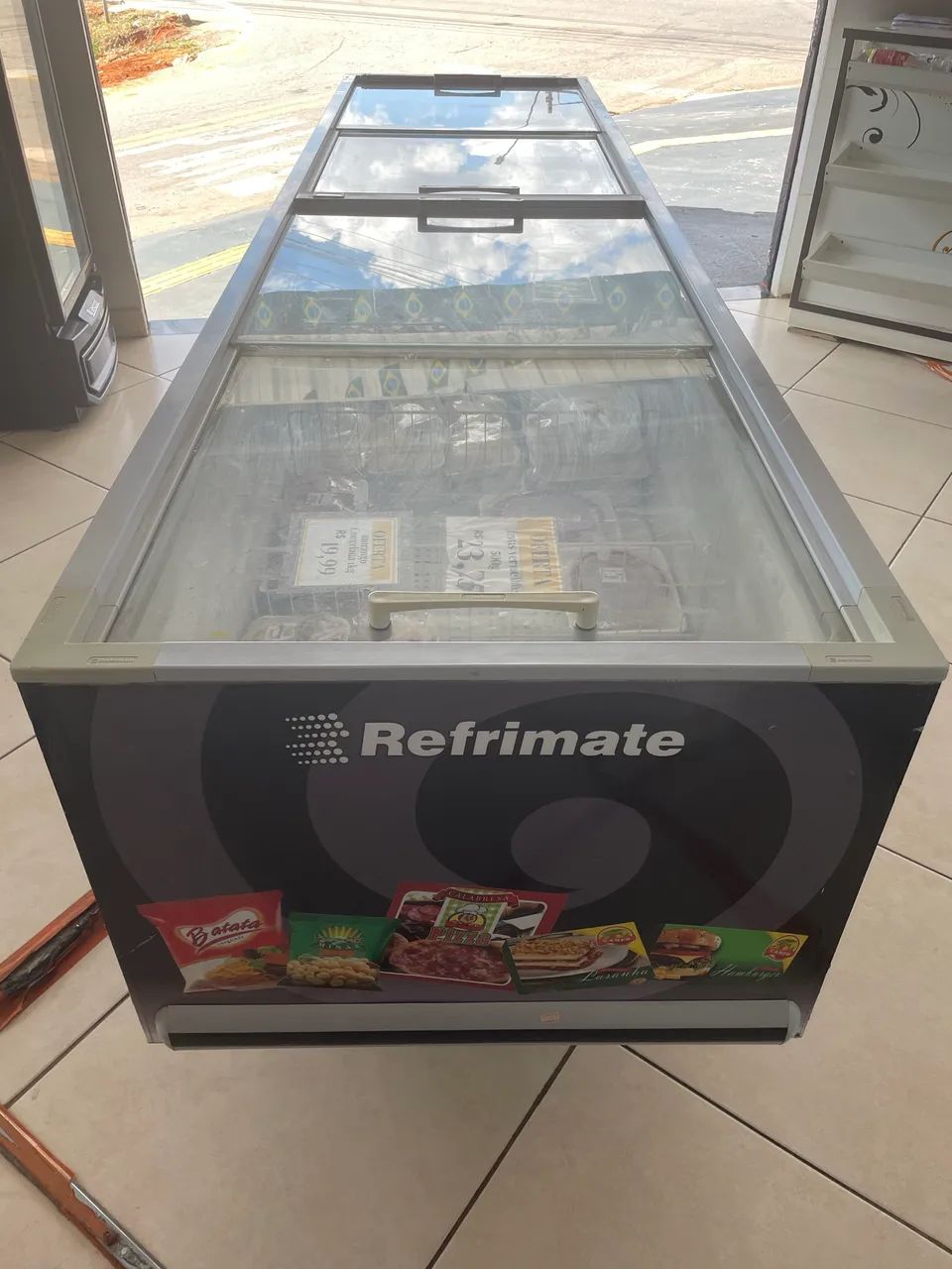 Vende se casa de carnes e frios 