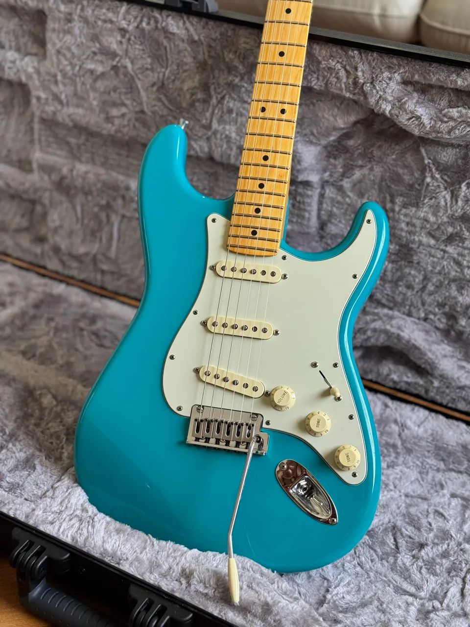 Guitarra Fender American Professional Miami Blue  - Foto 2
