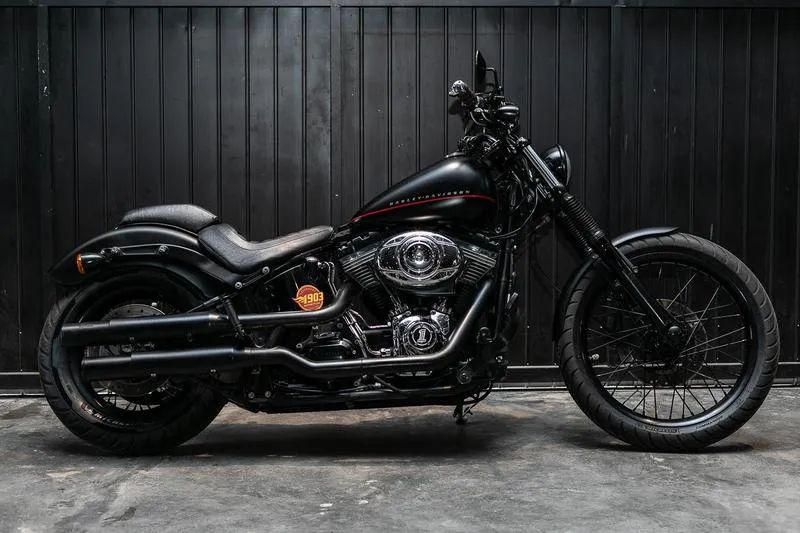 HARLEY-DAVIDSON BLACKLINE 2012 - Foto 2