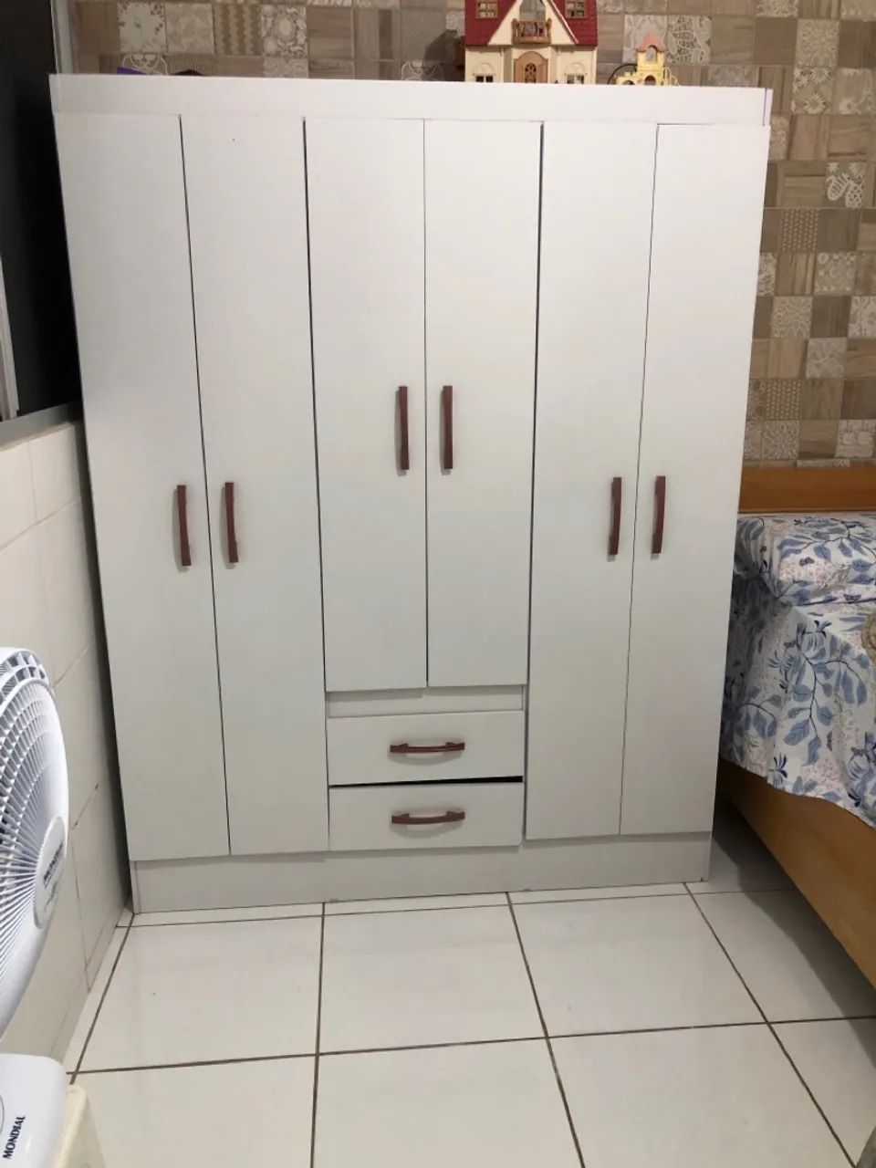 Guarda roupa solteiro (6portas, 2 gavetas)