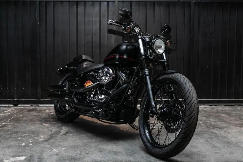 HARLEY-DAVIDSON BLACKLINE 2012 - Foto 3